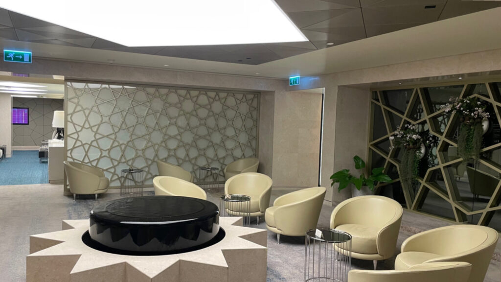 Qatar Lounge at Bangkok Water Feature and seating