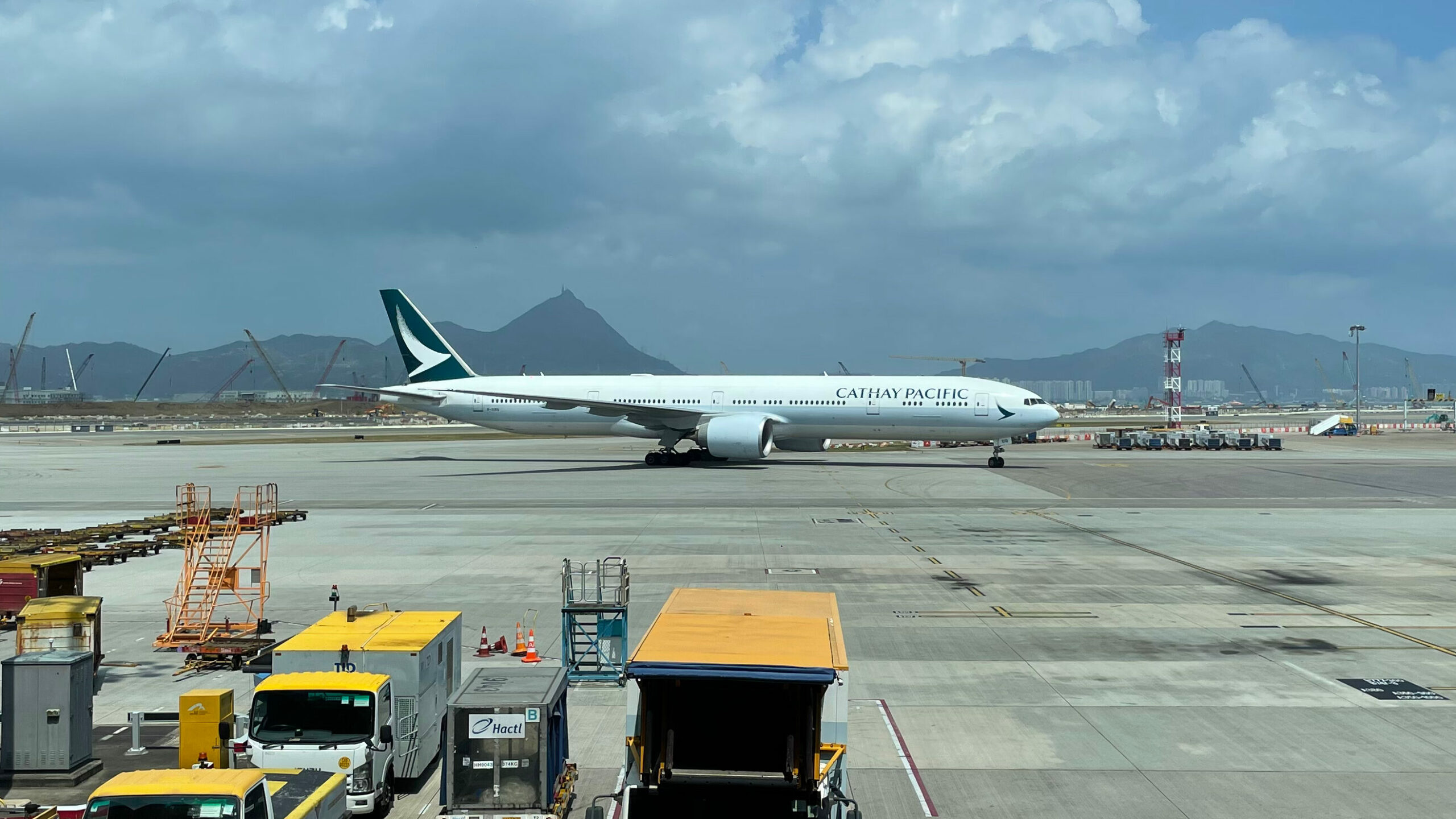 Cathay Pacific Boeing 777 taxiing at Hong Kong International Airport