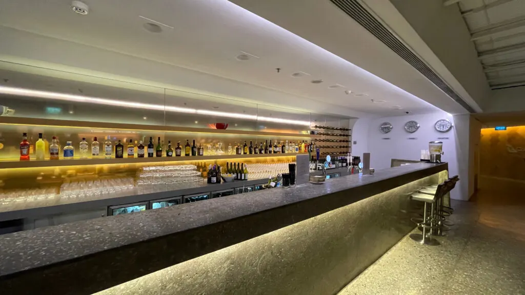 Qantas Business Lounge Singapore Changi Bar